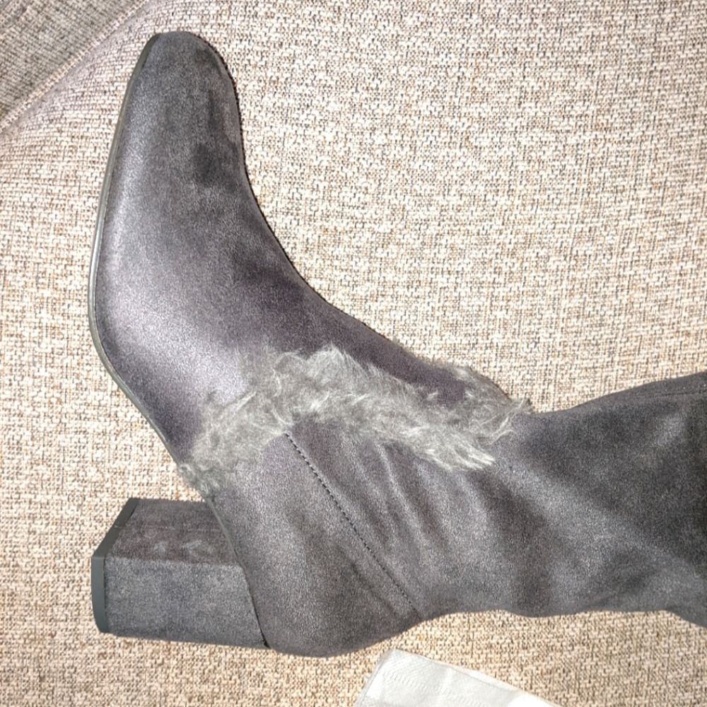 Over The Knee Grey Faux Fur Pom Pom Boots Women's Size 8 Charles David - Picture 7 of 11